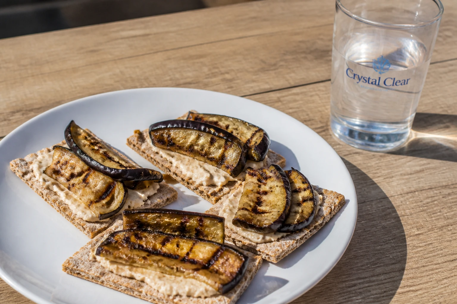 Wasa Lunch met Satésaus, Aubergine en Crystal Clear
